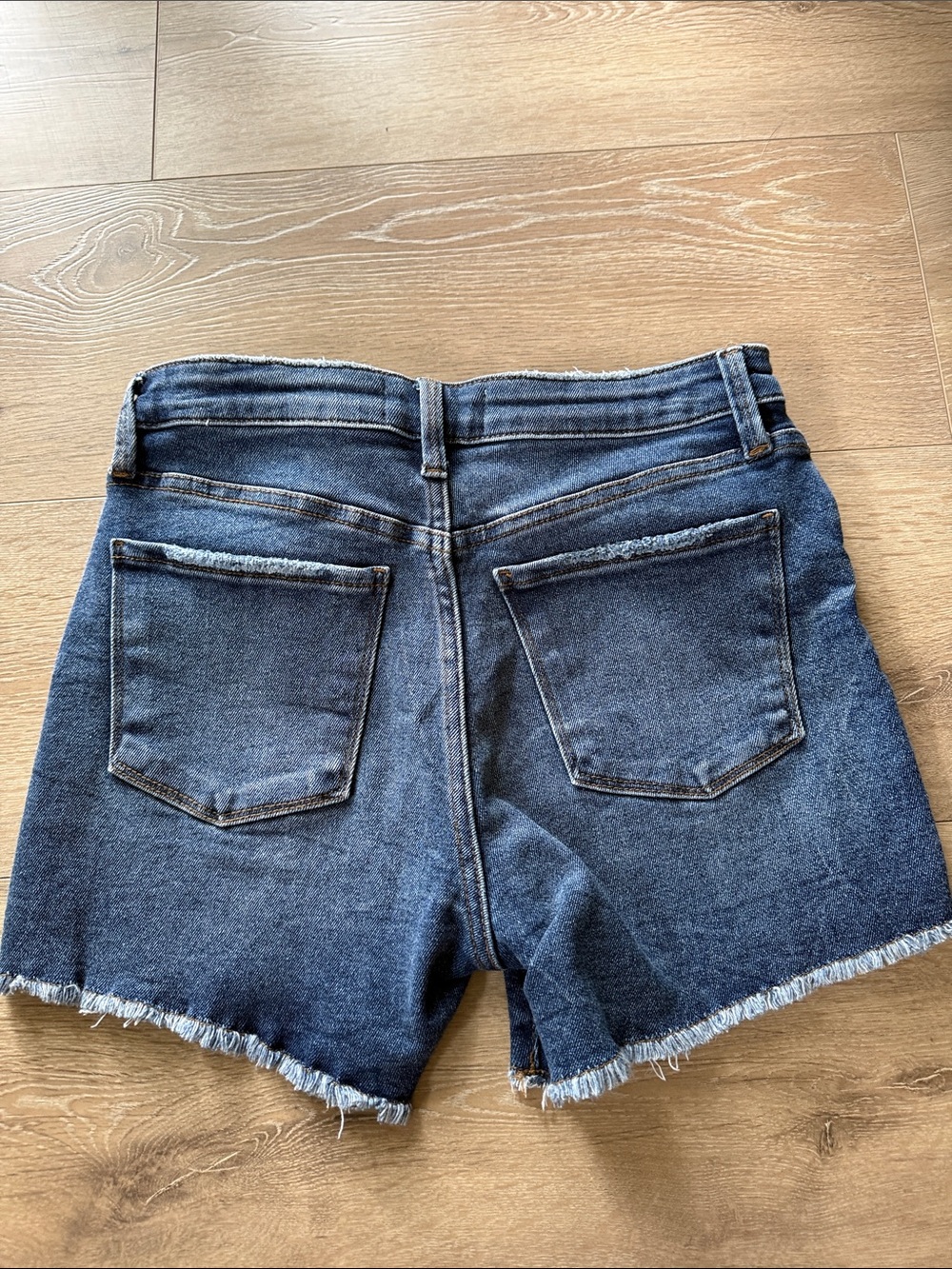 Evereve The Ever Short Frayed Hem | Medium Wash | Women’s - Picture 7 of 7